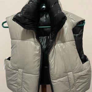 Reversible puffer vest